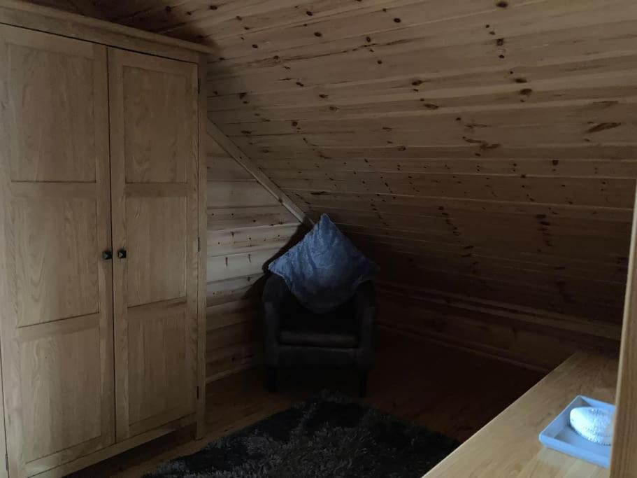 Red Squirrel Log Cabin With Hot Tub Кийт Екстериор снимка