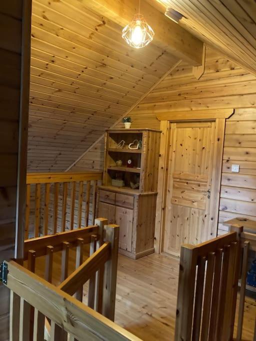 Red Squirrel Log Cabin With Hot Tub Кийт Екстериор снимка