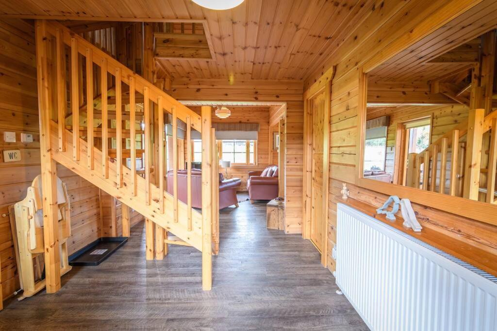 Red Squirrel Log Cabin With Hot Tub Кийт Екстериор снимка