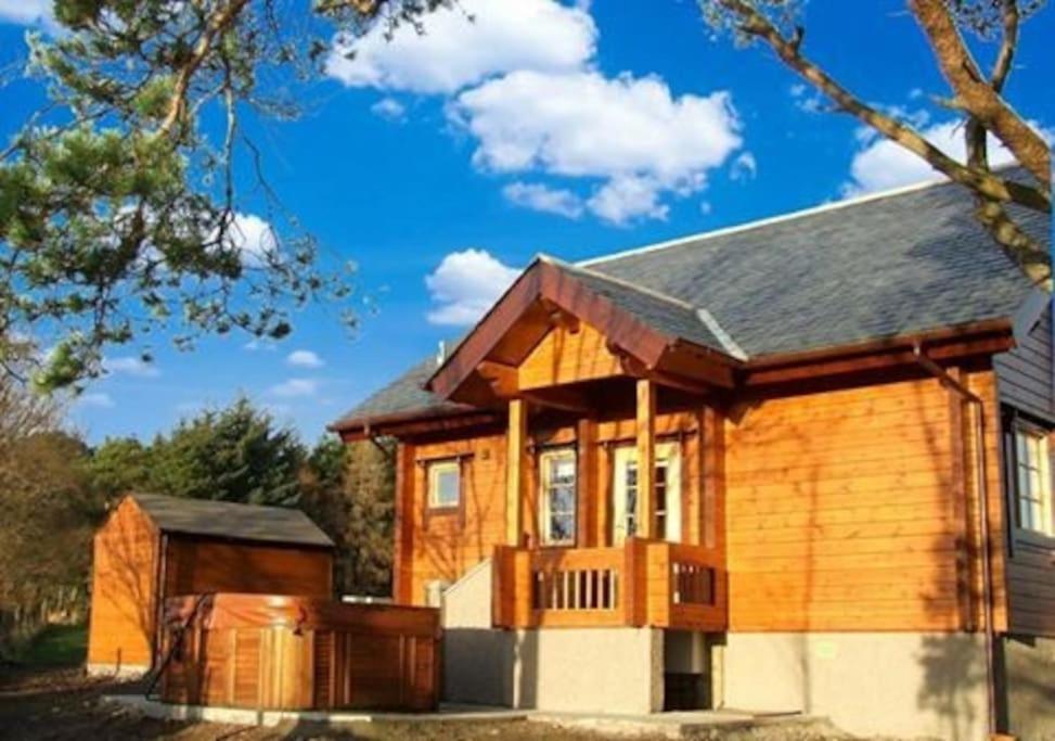 Red Squirrel Log Cabin With Hot Tub Кийт Екстериор снимка